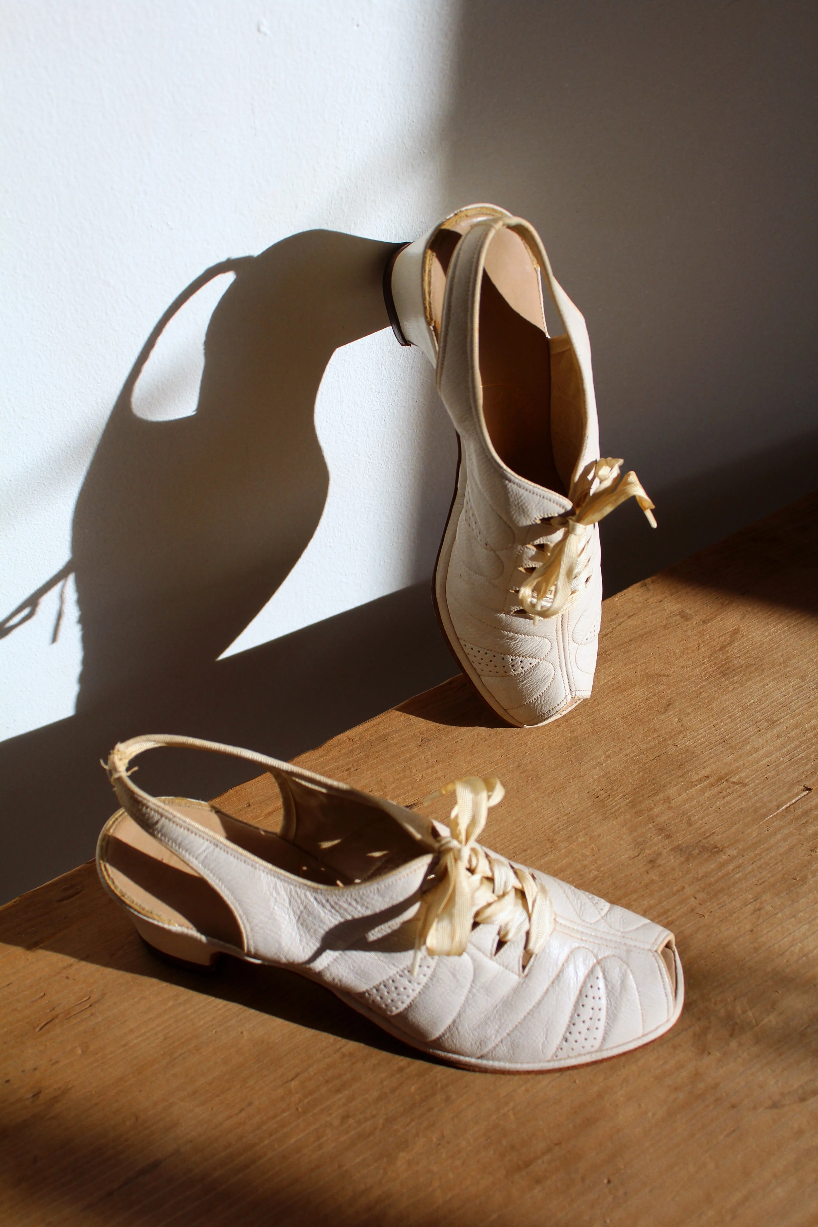 1940s White Quilted Leather Lace Up Heels - Size 7