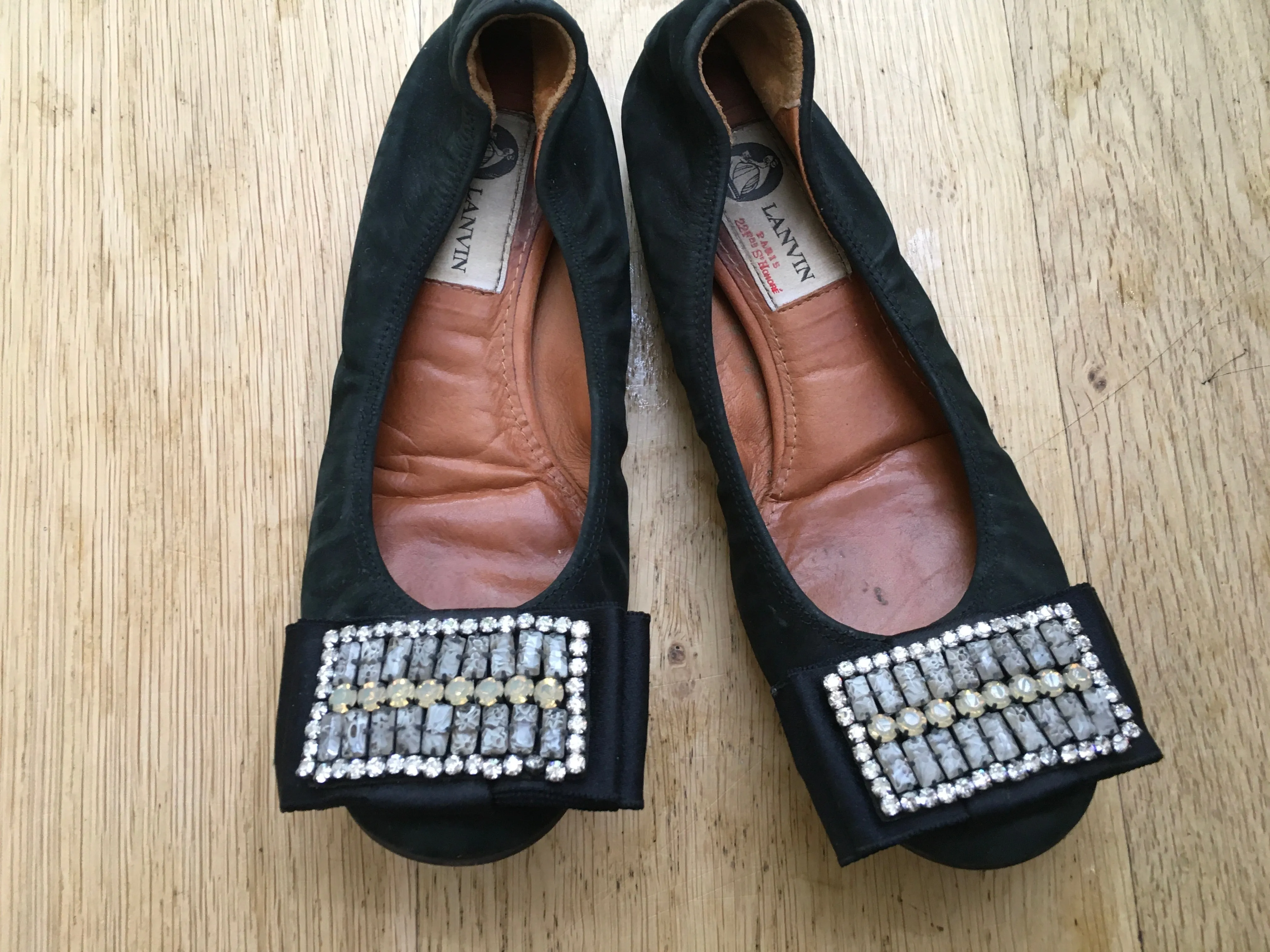 Lanvin round-toe flats with beaded embellishments flats Size 35  ladies