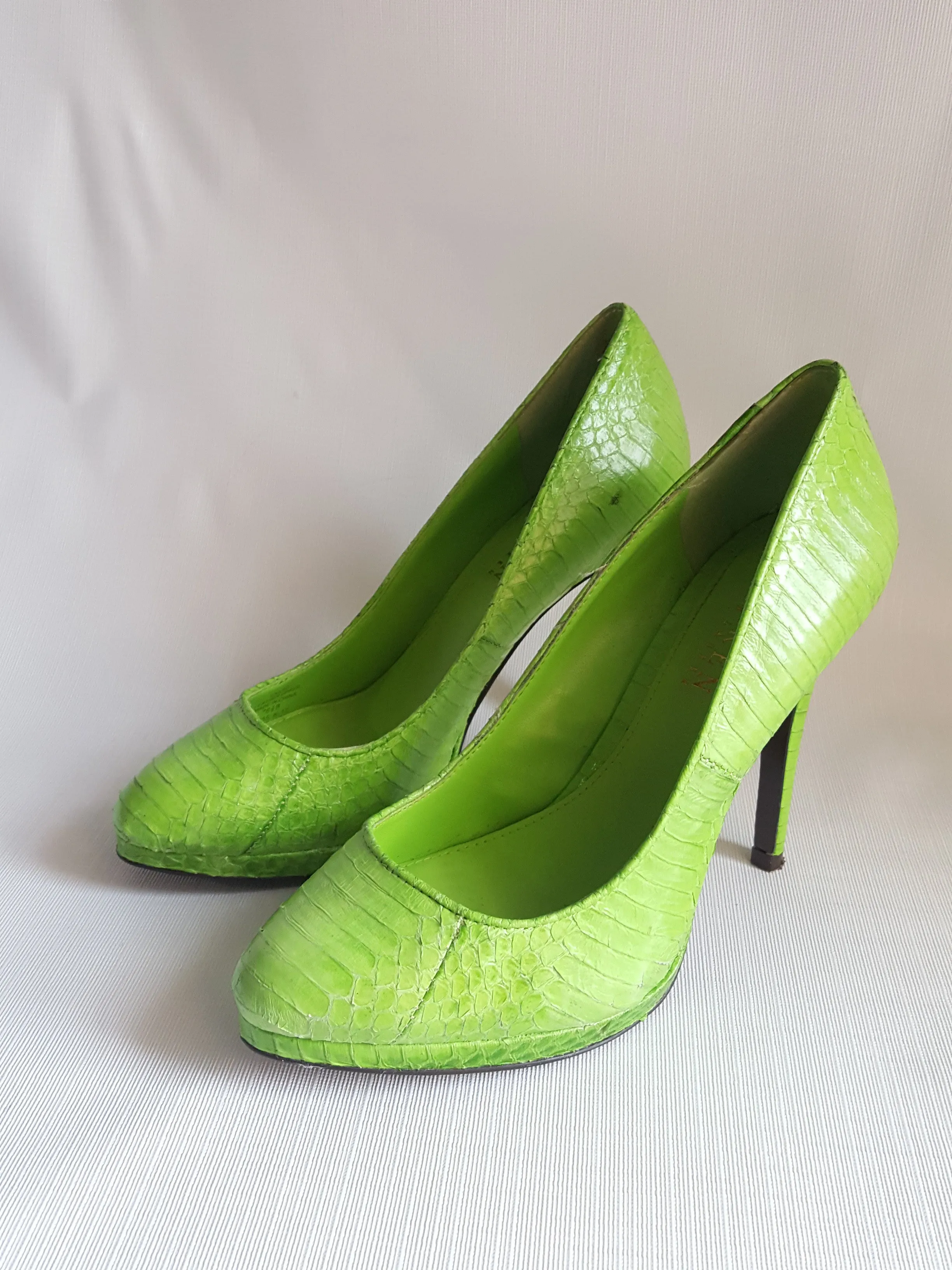 Lauren Ralph Lauren Snake Skin Pumps size 6 1/2 B