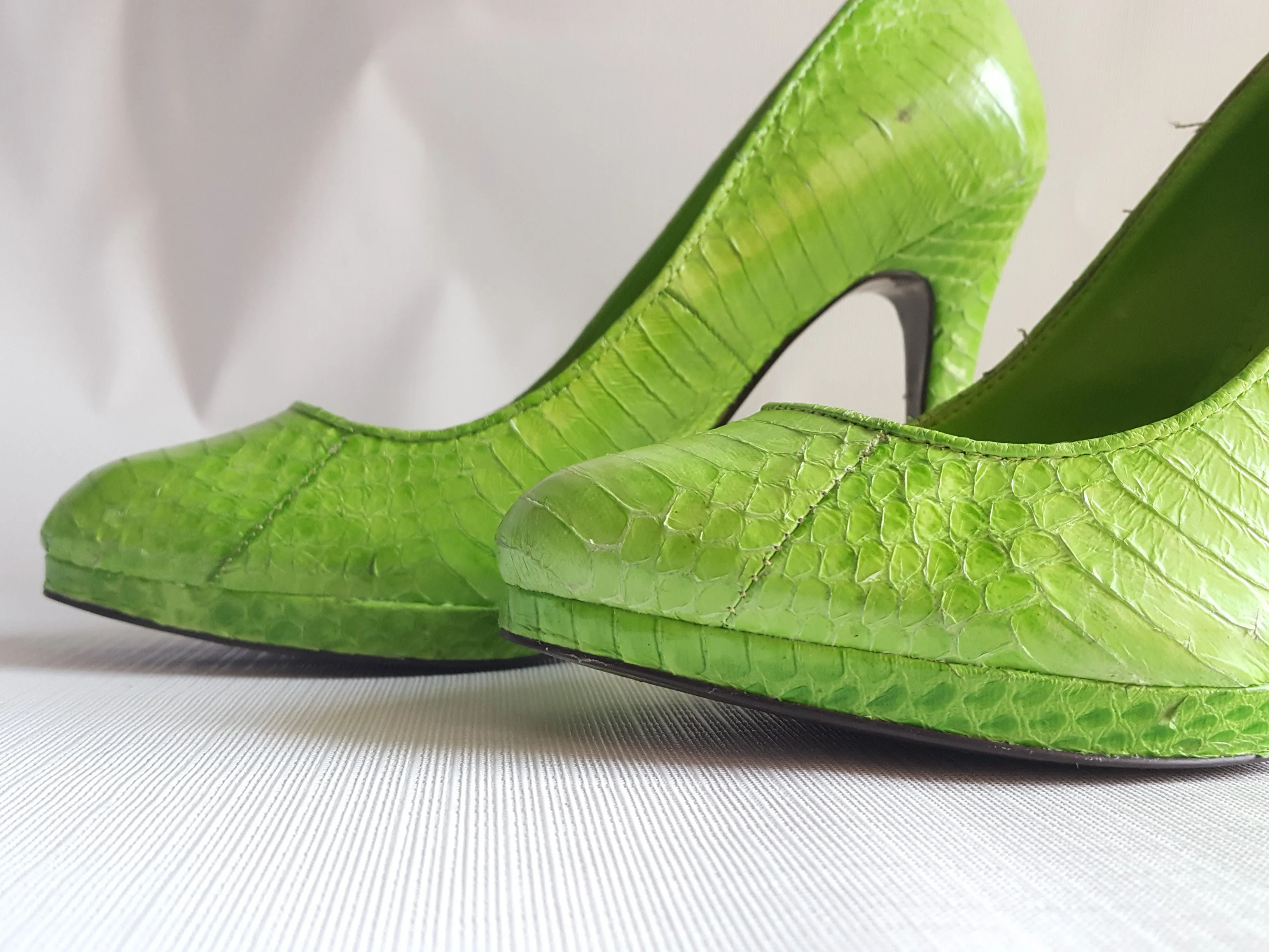 Lauren Ralph Lauren Snake Skin Pumps size 6 1/2 B
