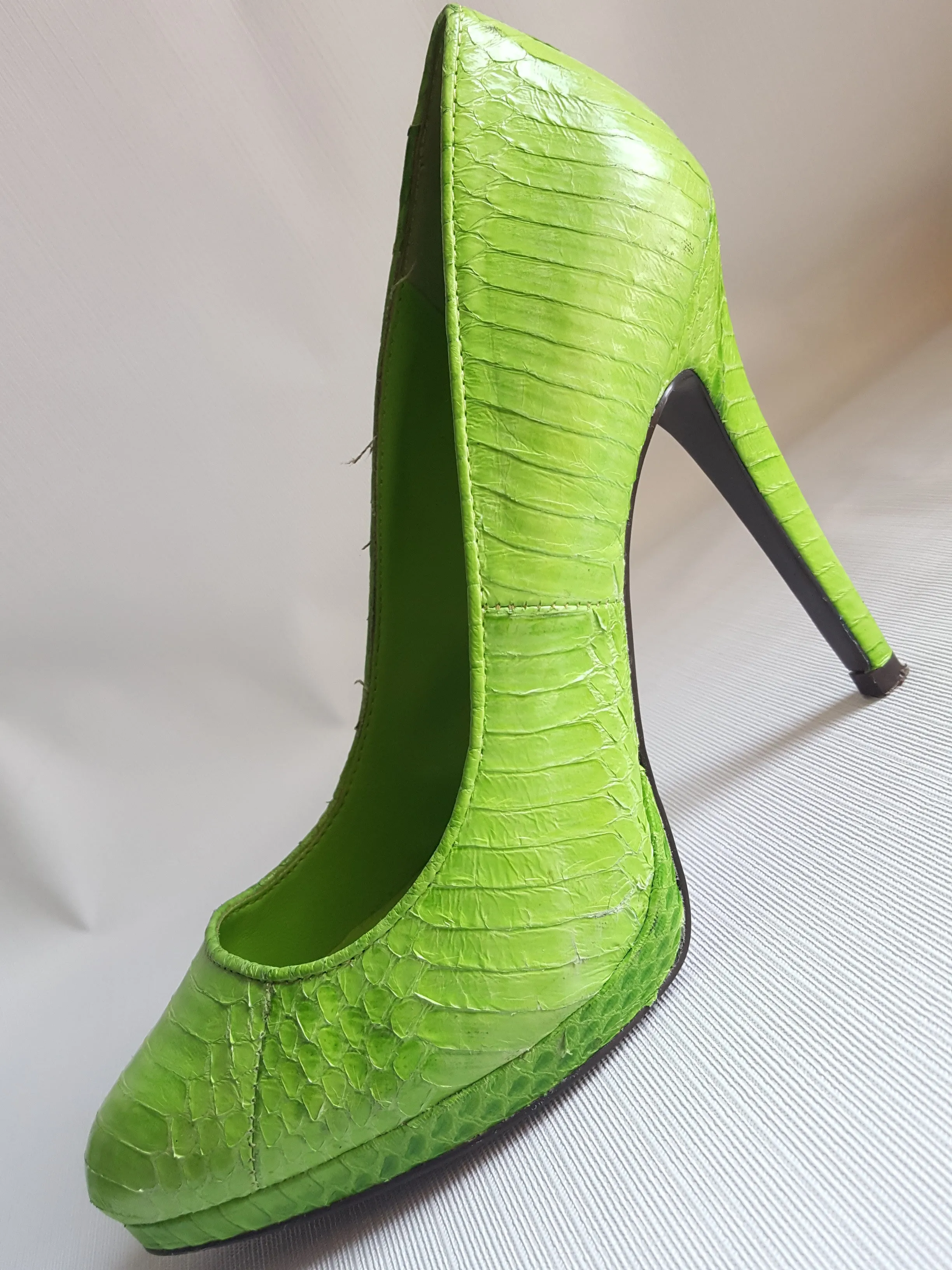 Lauren Ralph Lauren Snake Skin Pumps size 6 1/2 B